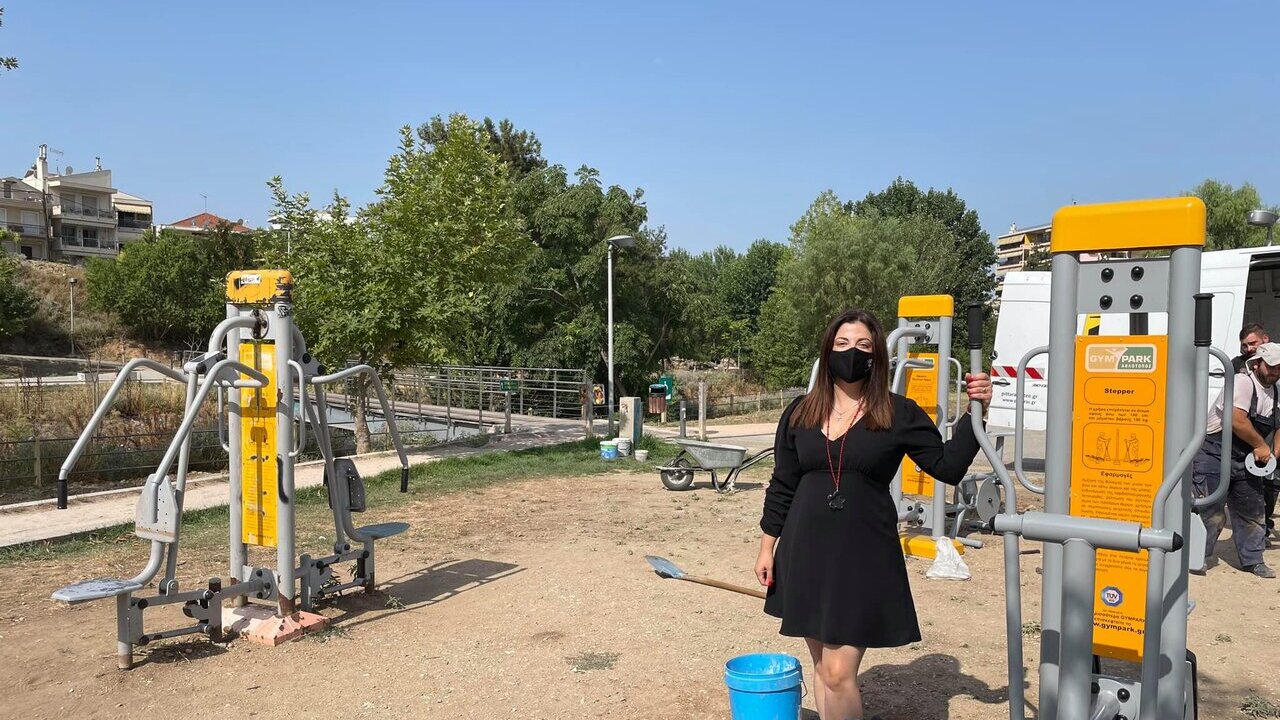 Υπαίθρια όργανα γυμναστικής στο Ελαιόρεμα στην Πυλαία και στο Ασβεστοχώρι